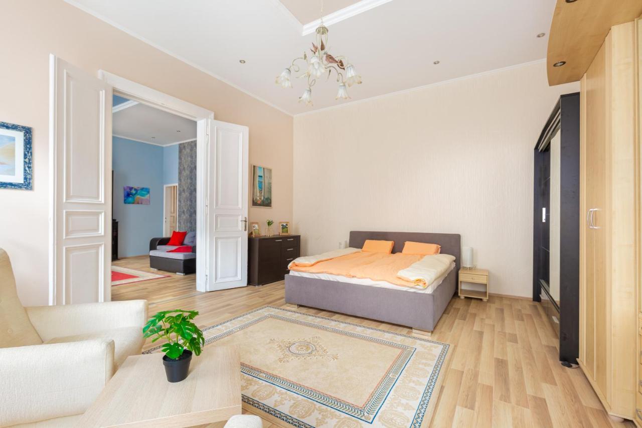 F24 Ferenc Apartment Budapest Eksteriør bilde